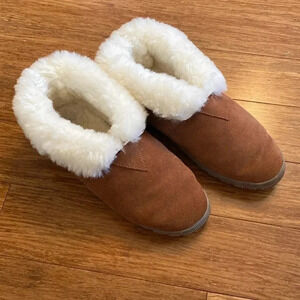 Cloud Nine sheepskin slippers size L9 like new